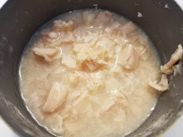 Öppen Burk Med Konserverat Vitt Kött Kyckling Buljong — Stockfoto