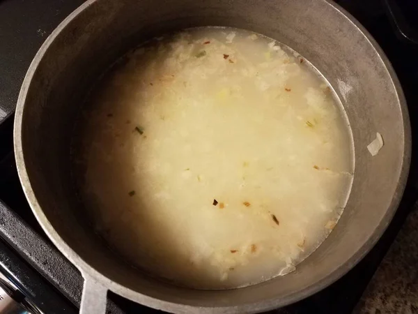 Ζωμός Κρεμμύδι Μαγείρεμα Μεταλλική Κατσαρόλα Στο Φούρνο — Φωτογραφία Αρχείου