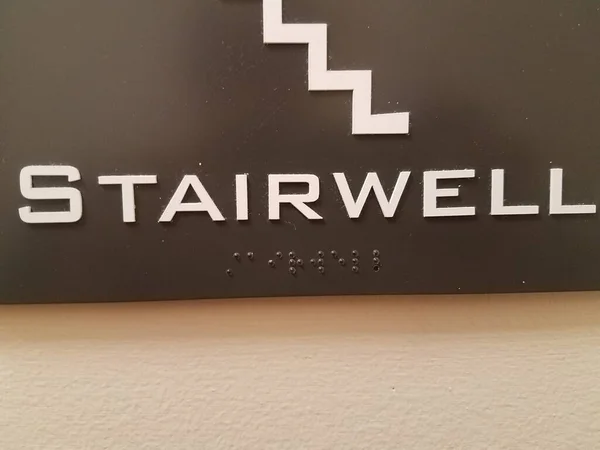 Braillepunkte Auf Einem Dunkel Gefärbten Plastikschild — Stockfoto