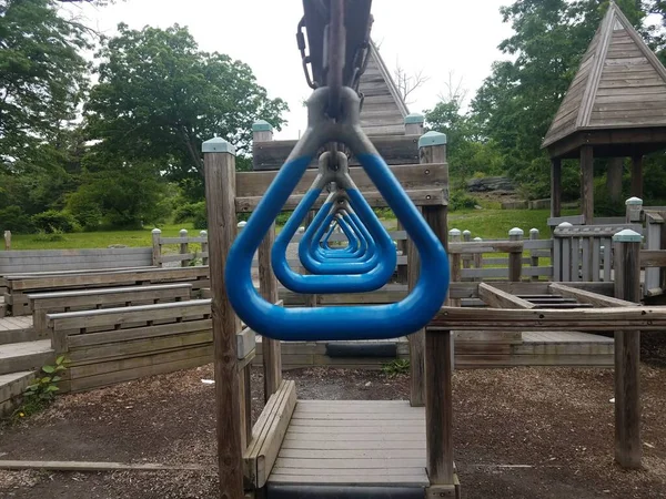 Anéis Metal Azul Barras Macaco Parque Infantil Estrutura Jogo — Fotografia de Stock