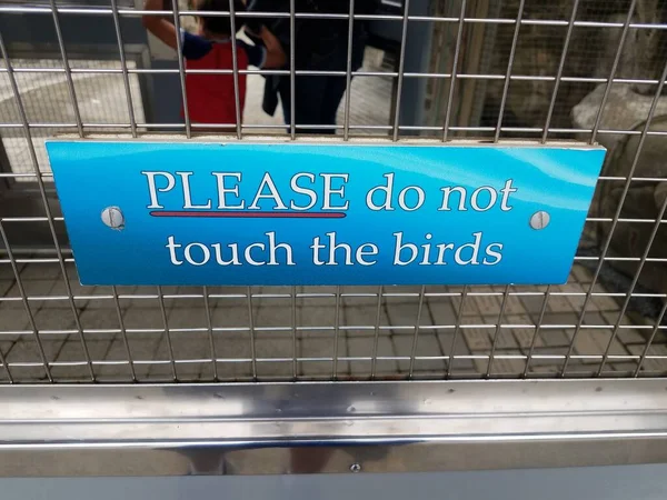 Blue Please Touch Birds Sign Metal Screen Door — Stock Photo, Image