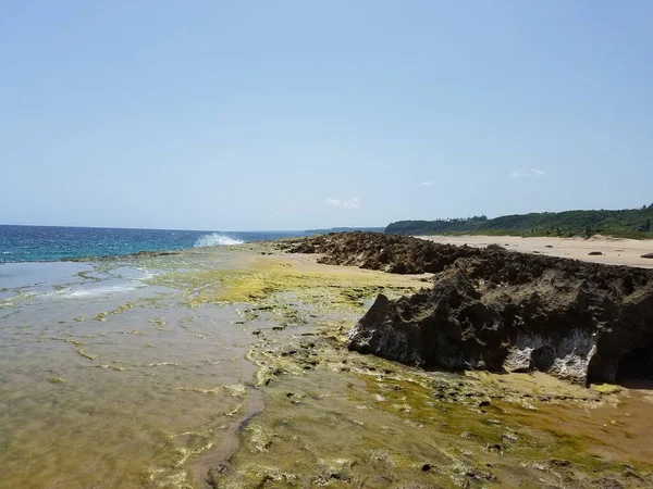 Některé Skály Písek Vlny Pláži Puerto Rico — Stock fotografie