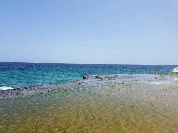 Porto Riko Bir Sahilde Kayalar Kum Dalgalar — Stok fotoğraf