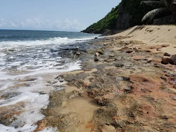 Wat Rotsen Zand Golven Een Strand Puerto Rico — Stockfoto