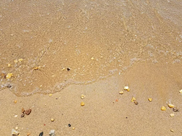 Areia Molhada Seca Com Ondas Rochas — Fotografia de Stock