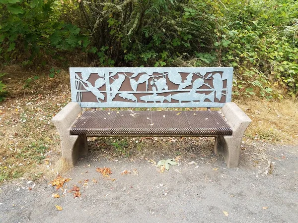 Banc Chaise Pour Animaux Avec Poissons Oiseaux Gravier Arbres — Photo