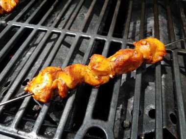 Izgarada ızgarada tavuk eti