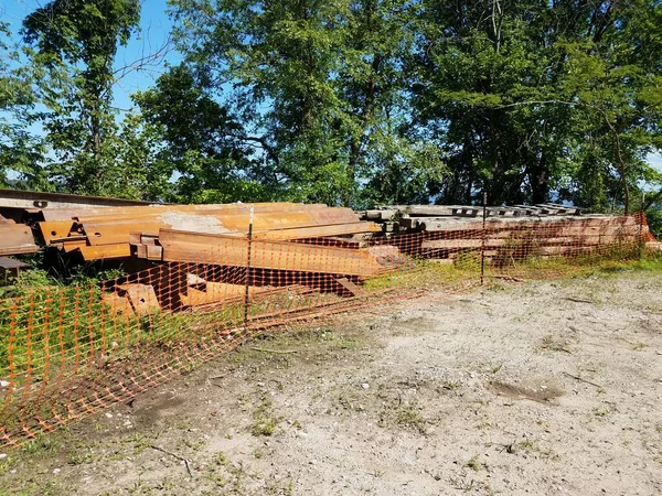 Pile de poutres et tiges métalliques matériau de construction — Photo