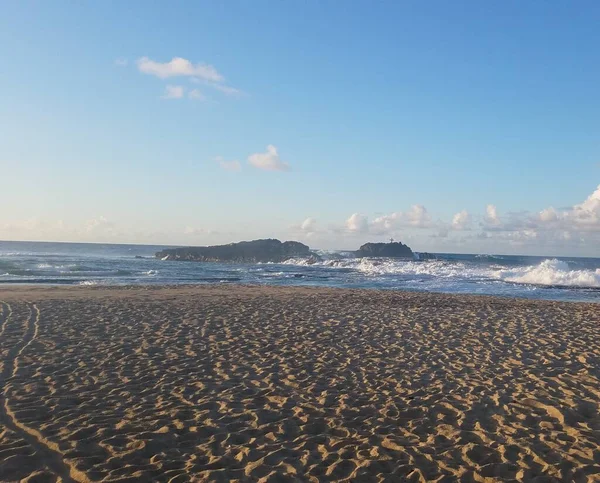 Isabela, Porto Riko 'daki kumsal ve dalgalar çapraz — Stok fotoğraf