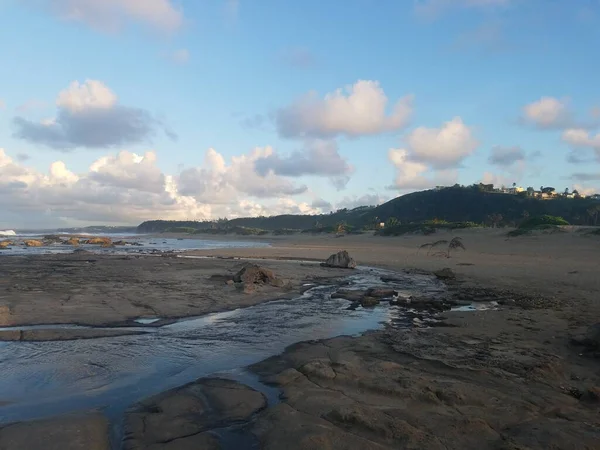 Skály a pláž a voda v Isabele, Portoriko — Stock fotografie