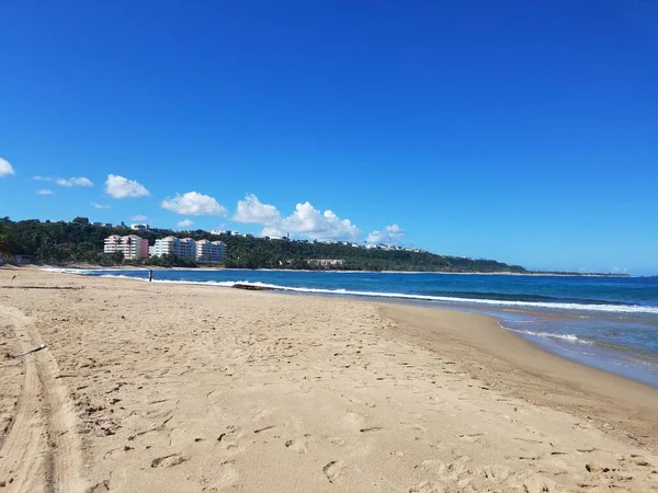 Arena y agua del océano en la playa en Isabela, Puerto Rico —  Fotos de Stock
