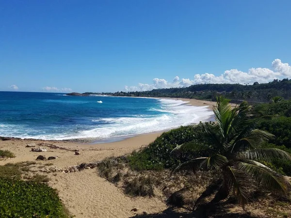 Arena y agua del océano en la playa en Isabela, Puerto Rico —  Fotos de Stock