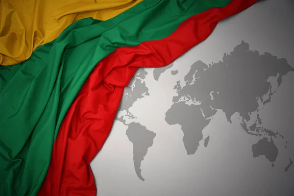 Vifta Med Färgglada Flagga Litauen Grå Värld Karta Bakgrund — Stockfoto
