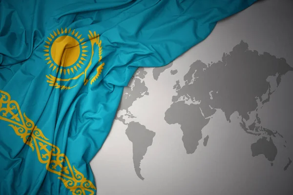 Kazakistan Gri Dünya Harita Arka Plan Üzerinde Renkli Ulusal Bayrak — Stok fotoğraf