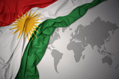 Kürdistan gri dünya harita arka plan üzerinde renkli ulusal bayrak sallayarak.