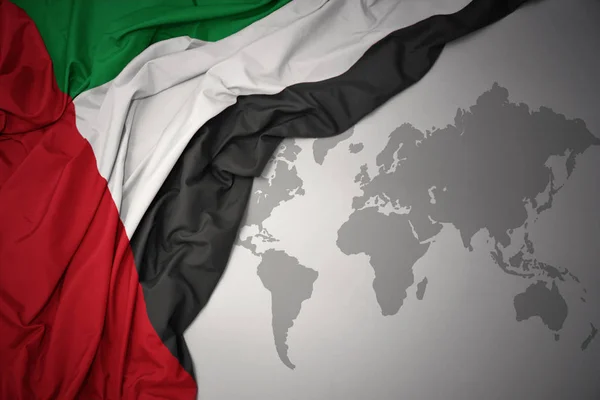 Размахивая Красочным Национальным Флагом Объединенных Арабских Эмиратов Сером Фоне Карты — стоковое фото