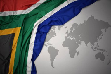 Güney Afrika gri dünya harita arka plan üzerinde renkli ulusal bayrak sallayarak.