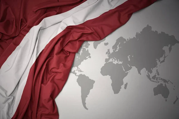 Integetett Nemzeti Zászlaja Színes Háttéren Szürke Világ Megjelenítése Lettország — Stock Fotó