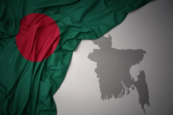 Bangladeş Gri Harita Arka Plan Üzerinde Renkli Ulusal Bayrak Sallayarak — Stok fotoğraf