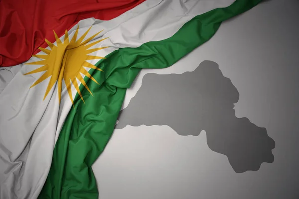 Macha Kolorowe Flagi Narodowej Kurdystanu Tle Mapy Szary — Zdjęcie stockowe