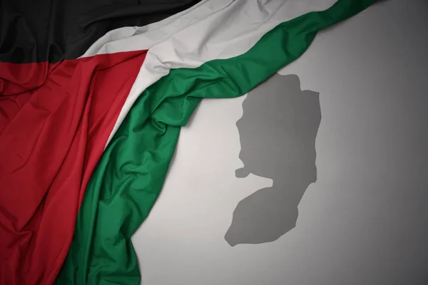 Acenando Bandeira Nacional Colorida Palestina Fundo Mapa Cinza — Fotografia de Stock