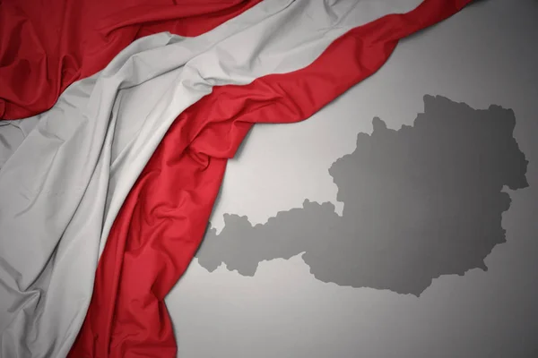 Ondeando Colorida Bandera Nacional Austria Sobre Fondo Mapa Gris — Foto de Stock
