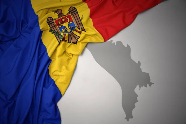 Ondeando Colorida Bandera Nacional Moldavia Sobre Fondo Mapa Gris —  Fotos de Stock