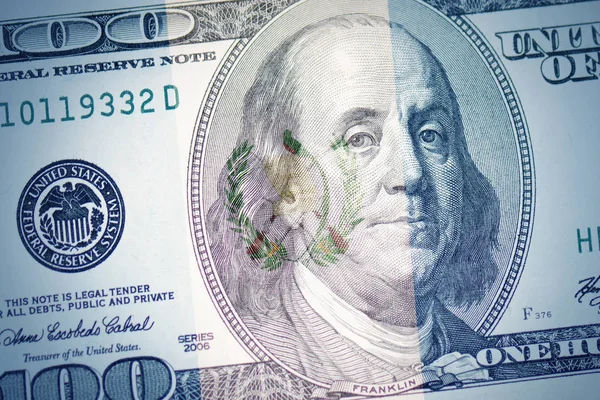 Красочный Флаг Гватемалы Фоне Американских Долларов — стоковое фото