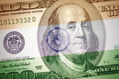 Hindistan'ın Amerikan Doları para arka plan üzerinde renkli bayrak