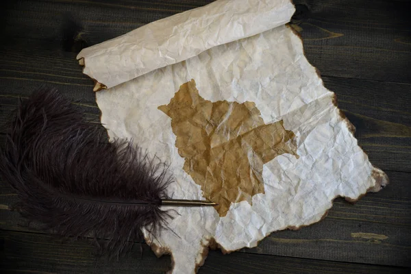 Karte von Bolivien auf Vintage-Papier mit altem Stift auf dem hölzernen Schreibtisch — Stockfoto