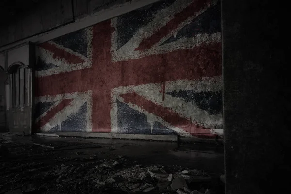 Painted flag of great britain on the dirty old wall in an abandoned ruined house. — Stock Photo, Image