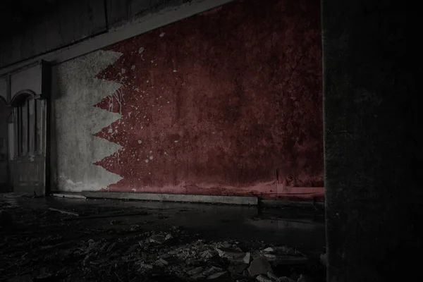 Painted flag of bahrain on the dirty old wall in an abandoned ruined house. — Stock Photo, Image