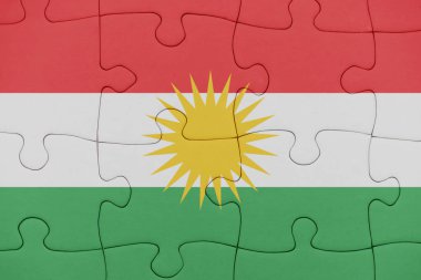 Kürdistan ulusal bayrak ile bulmaca.