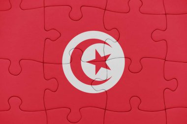 Tunus bayrağı ile bulmaca.