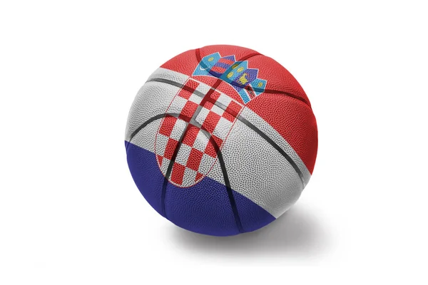 Pelota de baloncesto con la bandera nacional de croacia sobre el fondo blanco —  Fotos de Stock