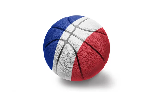 Μπάλα μπάσκετ με την εθνική σημαία της Γαλλίας στο λευκό φόντο — Φωτογραφία Αρχείου