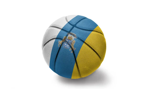 Bola de basquete com a bandeira nacional das ilhas canárias no fundo branco — Fotografia de Stock