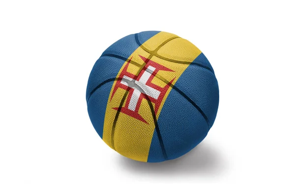 Bola de basquete com a bandeira nacional da madeira sobre o fundo branco — Fotografia de Stock