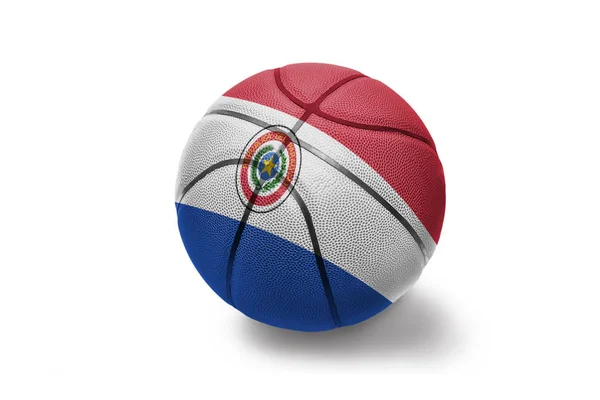 Pelota de baloncesto con la bandera nacional de paraguay sobre el fondo blanco —  Fotos de Stock