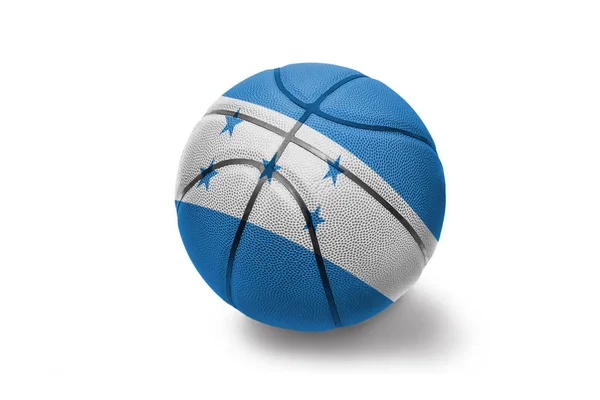 Basketballball mit der Nationalflagge von Honduras auf weißem Hintergrund — Stockfoto