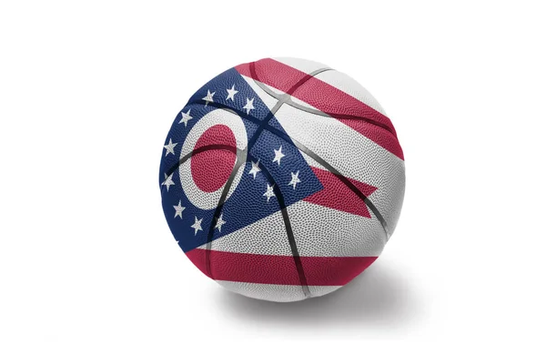 Basketbal bal met de vlag van Ohio staat op de witte achtergrond — Stockfoto