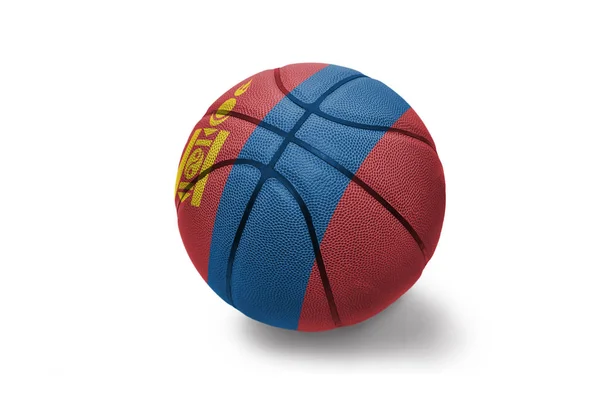 Piłka do koszykówki z flagą narodową Mongolii na białym tle — Zdjęcie stockowe