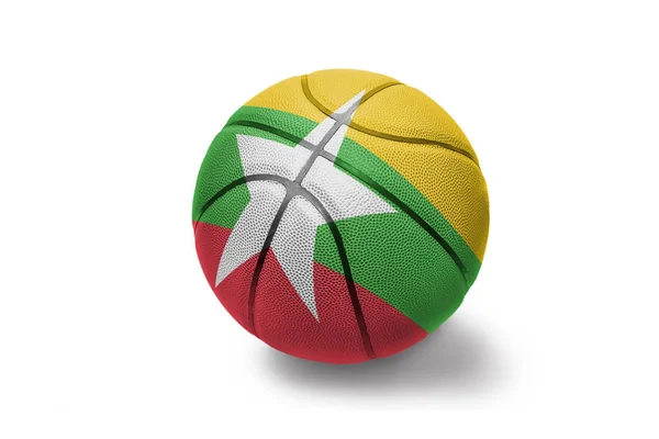 Bola de basquete com a bandeira nacional de Mianmar no fundo branco — Fotografia de Stock