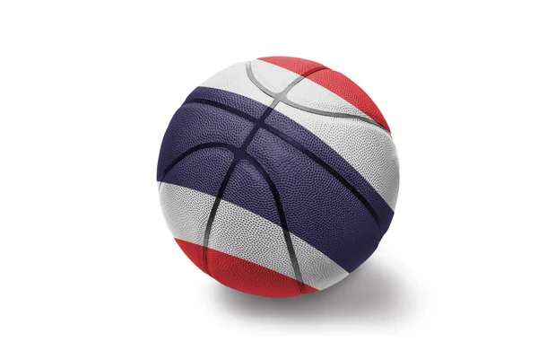 Basketballball mit der Nationalflagge Thailands auf weißem Hintergrund — Stockfoto