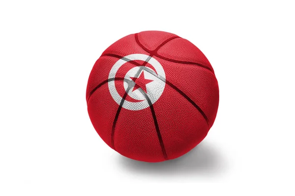 Beyaz arka plan üzerinde tunus ulusal bayrağı ile basketbol topu — Stok fotoğraf