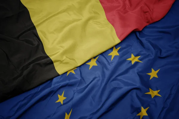 Vifta färgglada flagga av Europeiska unionen och flagga av Belgien. — Stockfoto