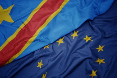 Avrupa Birliği'nin renkli bayrağı ve Kongo Demokratik Cumhuriyeti bayrağı.