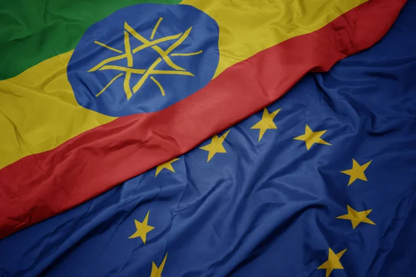 Avrupa Birliği ve Etiyopya bayrağı renkli bayrak sallayarak. — Stok fotoğraf