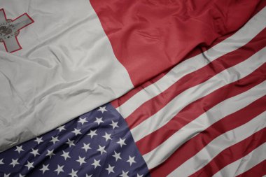 Amerika Birleşik Devletleri ve Malta ulusal bayrağı renkli bayrak sallayarak. Makro