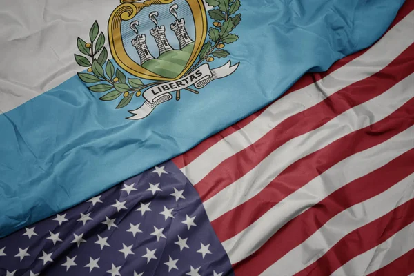 Με πολύχρωμη σημαία των Ηνωμένων Πολιτειών της Αμερικής και της εθνικής σημαίας του Αγίου Μαρίνο. Μακροεντολή — Φωτογραφία Αρχείου